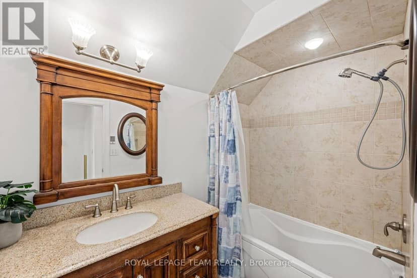 6215 Abbott Street W — photo 21 of 37