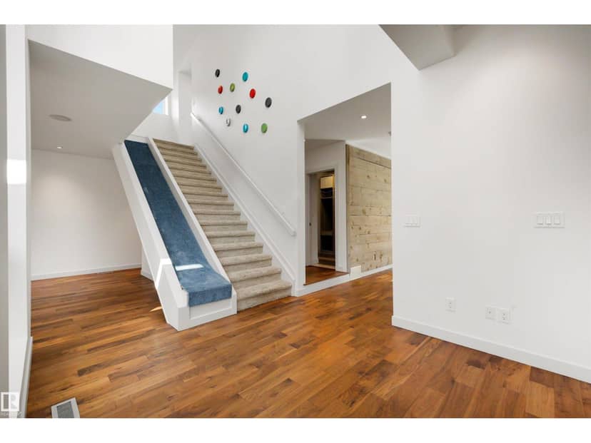 9342 83 AV NW — photo 18 of 40