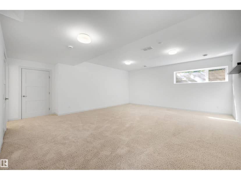 9342 83 AV NW — photo 38 of 40