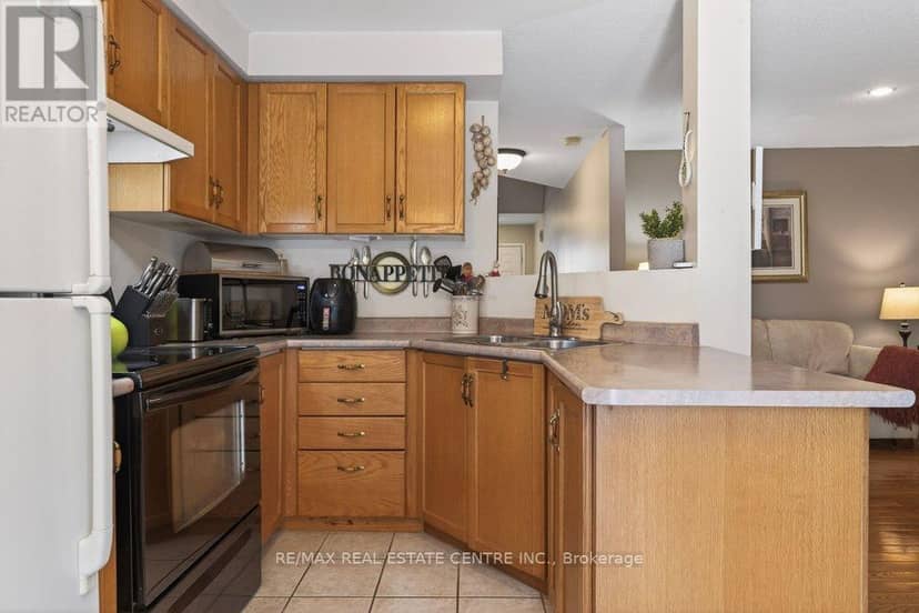 29 - 10 Cadham Boulevard — photo 10 of 37