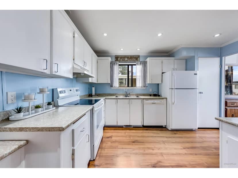 18 2120 KING GEORGE BOULEVARD, Surrey, photo 3
