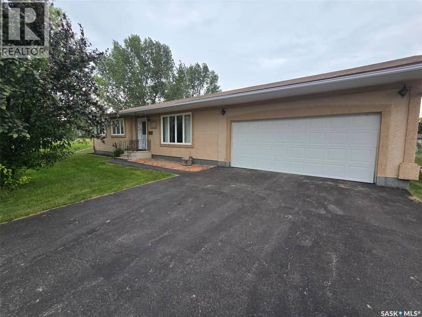 171 Lowestoft STREET — photo 1 of 40