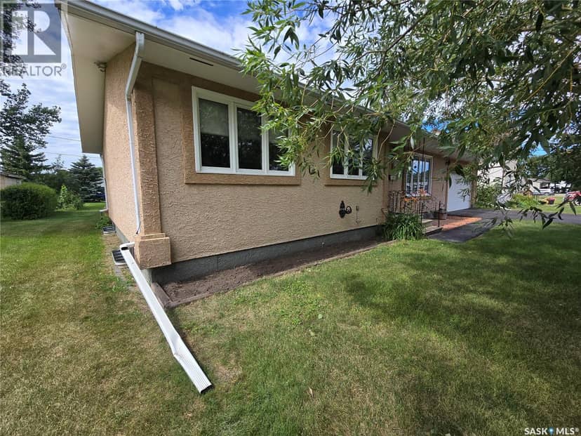 171 Lowestoft STREET — photo 5 of 40