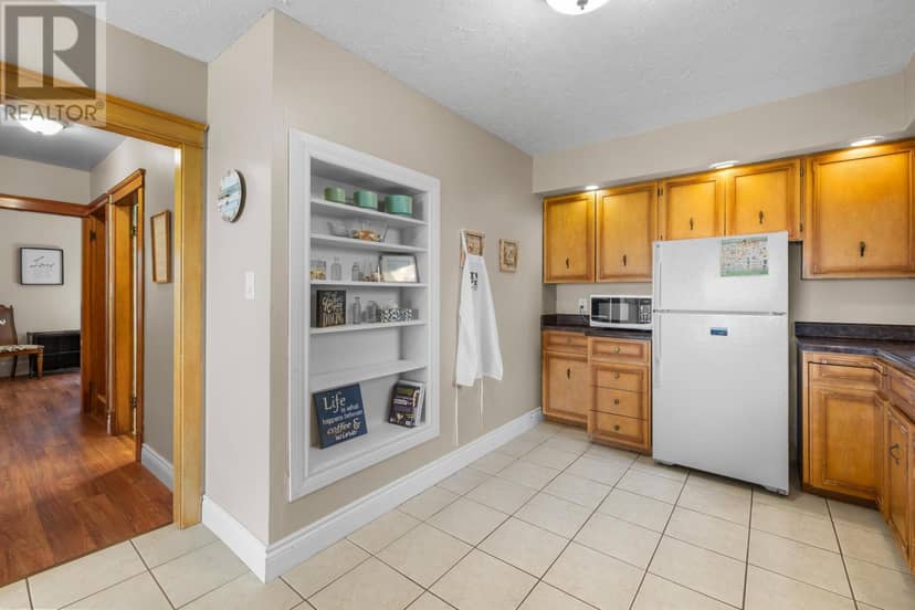 3783 EAST POINT Road — photo 3 of 27