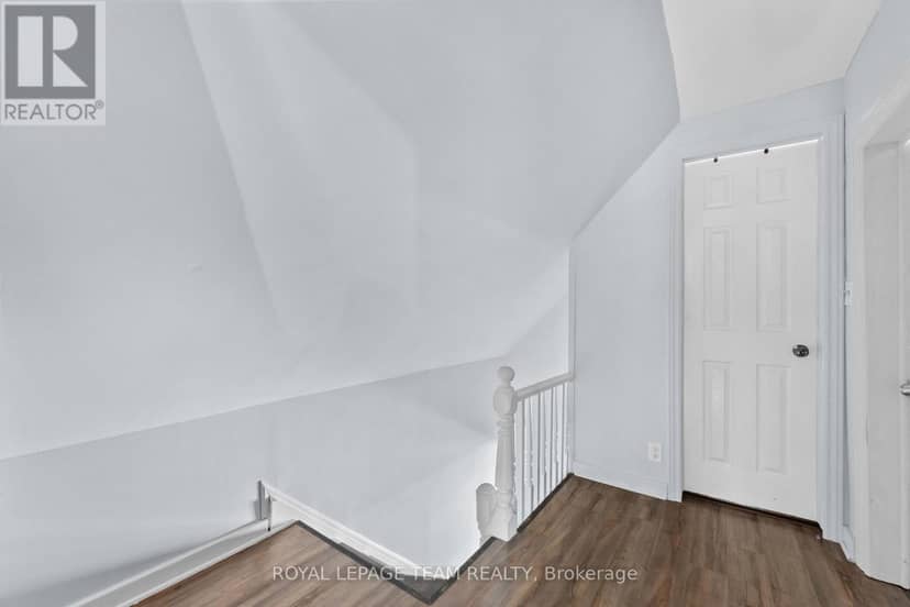 42 Bonnechere Street S — photo 13 of 25