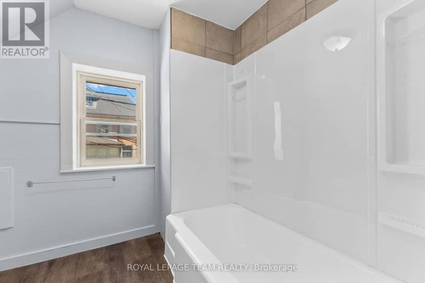 42 Bonnechere Street S — photo 15 of 25