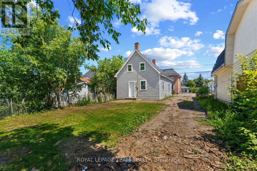 42 Bonnechere Street S — photo 21 of 25