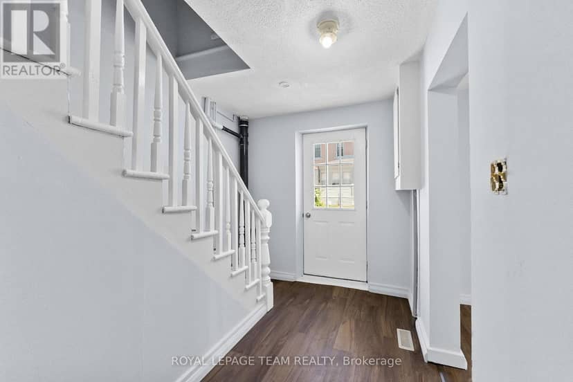 42 Bonnechere Street S, Renfrew, photo 6