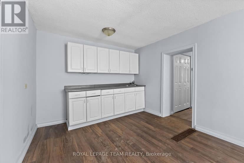 42 Bonnechere Street S, Renfrew, photo 8
