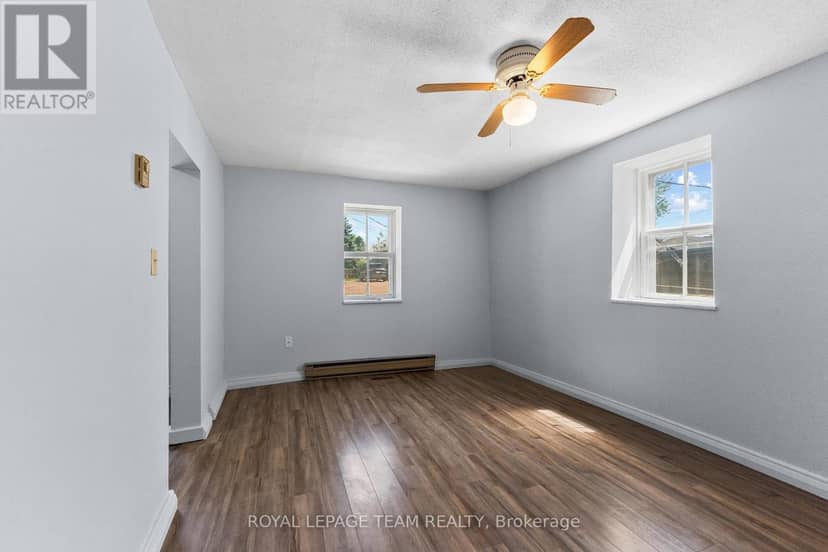 42 Bonnechere Street S — photo 9 of 25