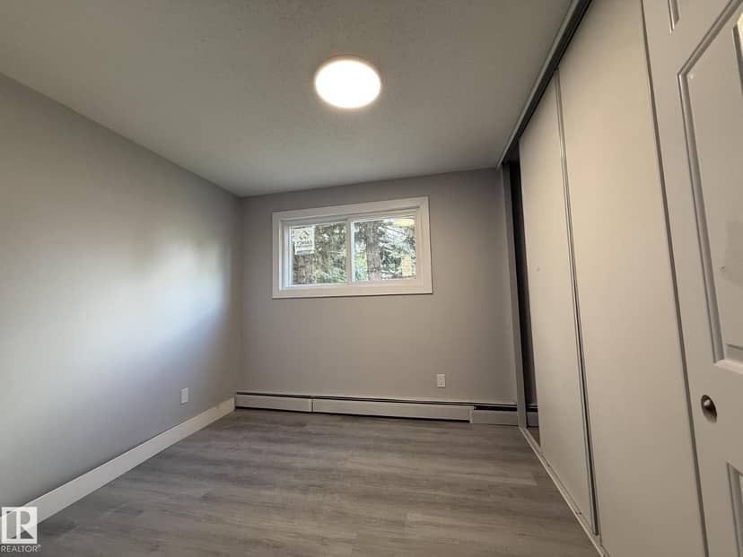 8732 101 AV NW — photo 12 of 40