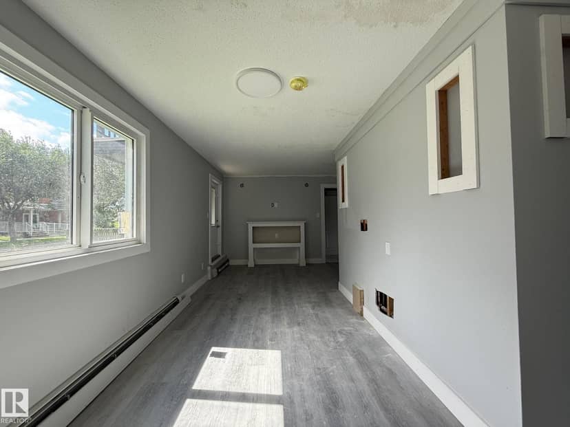 8732 101 AV NW — photo 20 of 40
