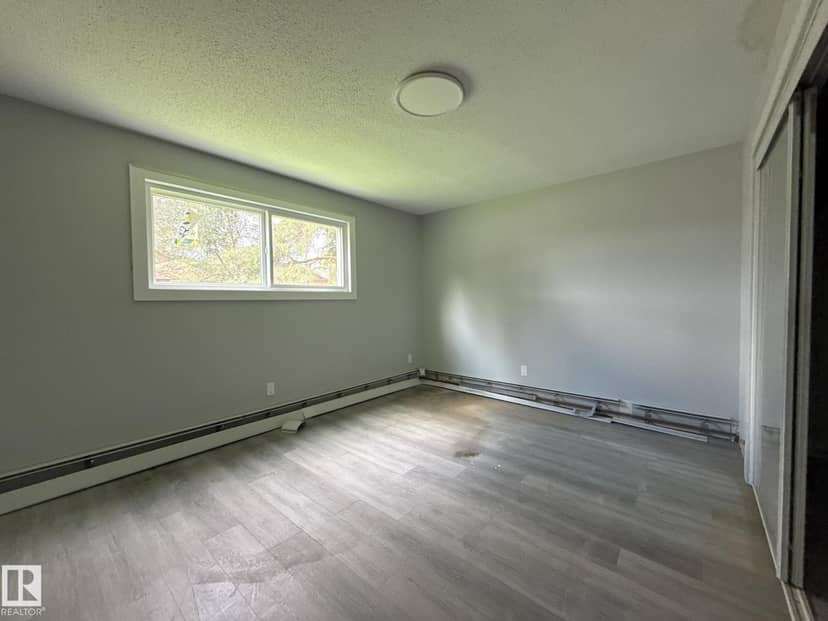 8732 101 AV NW — photo 25 of 40