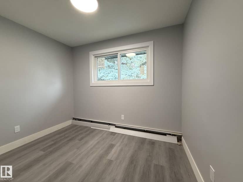 8732 101 AV NW — photo 39 of 40
