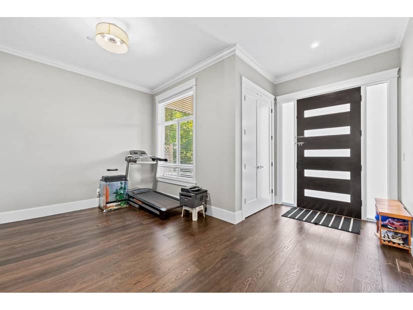 15568 RUSSELL AVENUE, White Rock, photo 4
