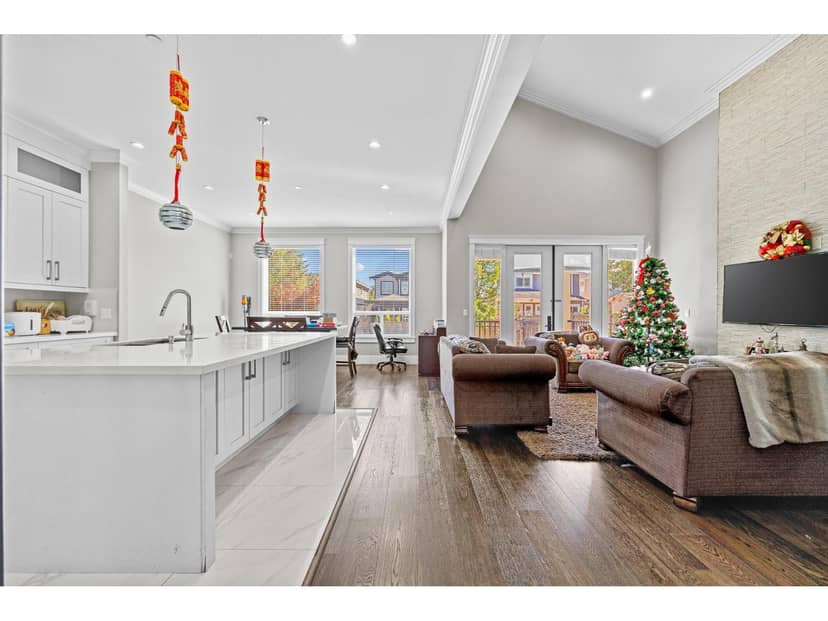 15568 RUSSELL AVENUE, White Rock, photo 7