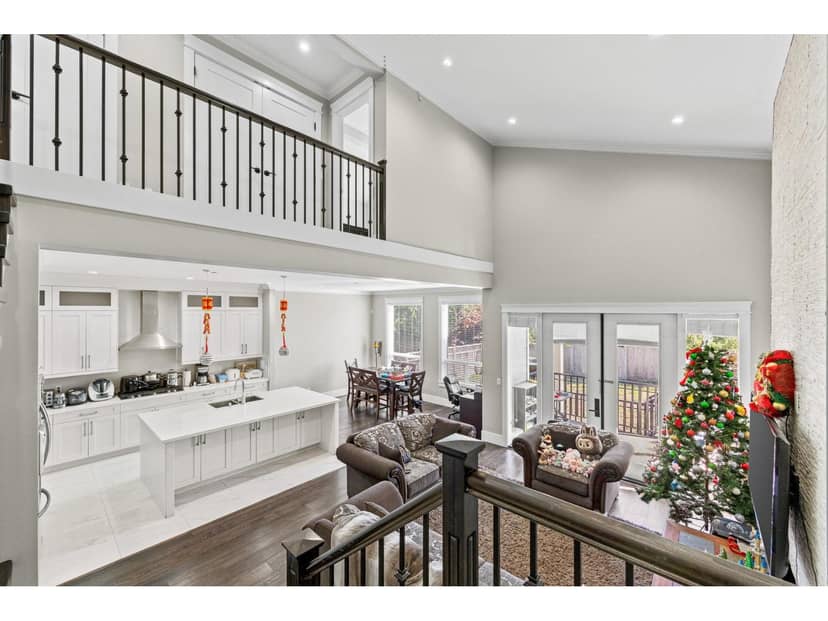 15568 RUSSELL AVENUE, White Rock, photo 5