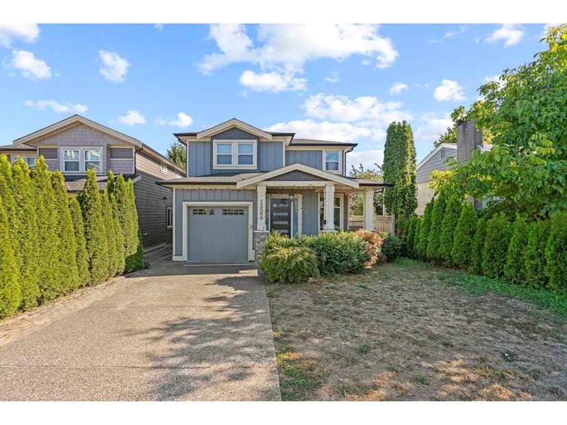 15568 RUSSELL AVENUE, White Rock, photo 2