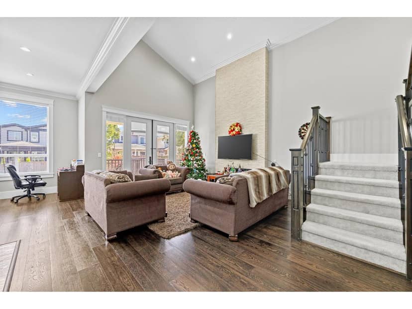 15568 RUSSELL AVENUE, White Rock, photo 8