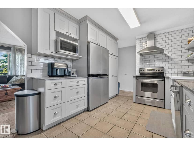 5307 104 AV NW — photo 12 of 33