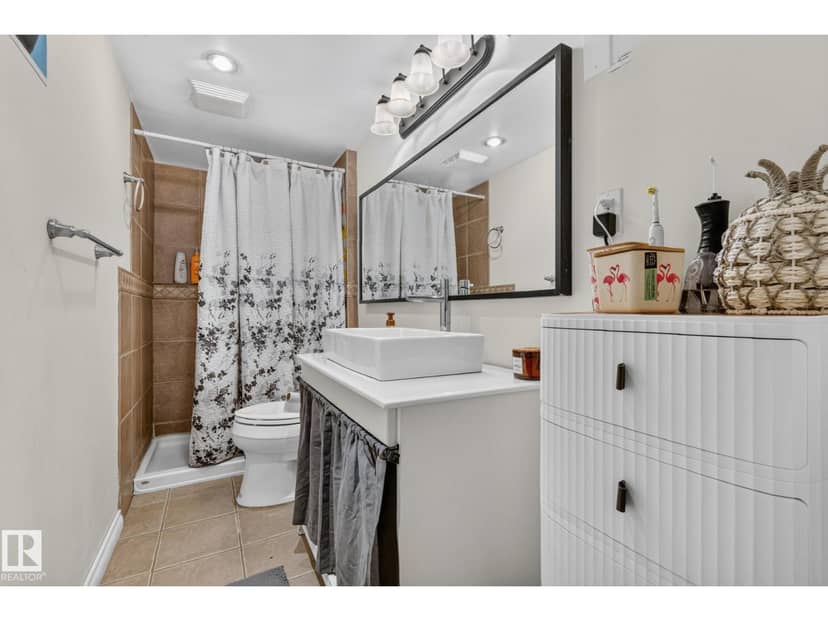 5307 104 AV NW — photo 22 of 33
