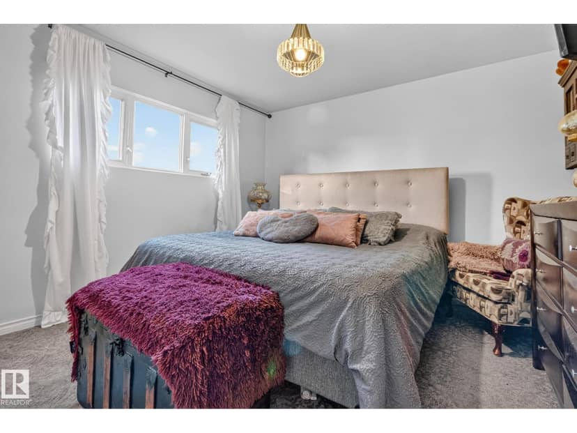 5307 104 AV NW — photo 13 of 33