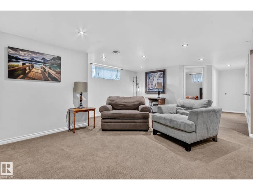 5307 104 AV NW — photo 19 of 33