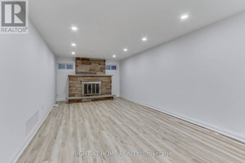 1715 Oberon Crescent — photo 34 of 40