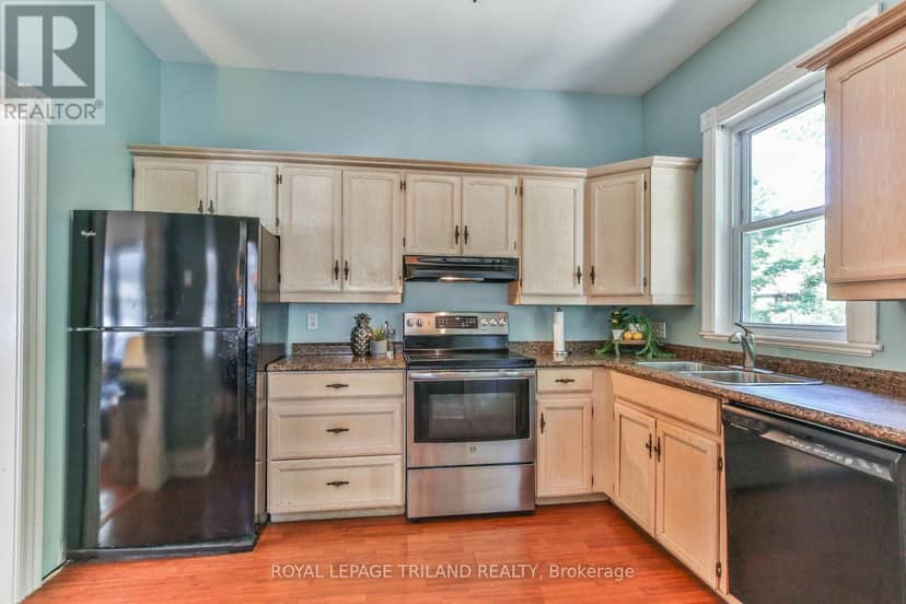38 Byron Avenue E — photo 15 of 33