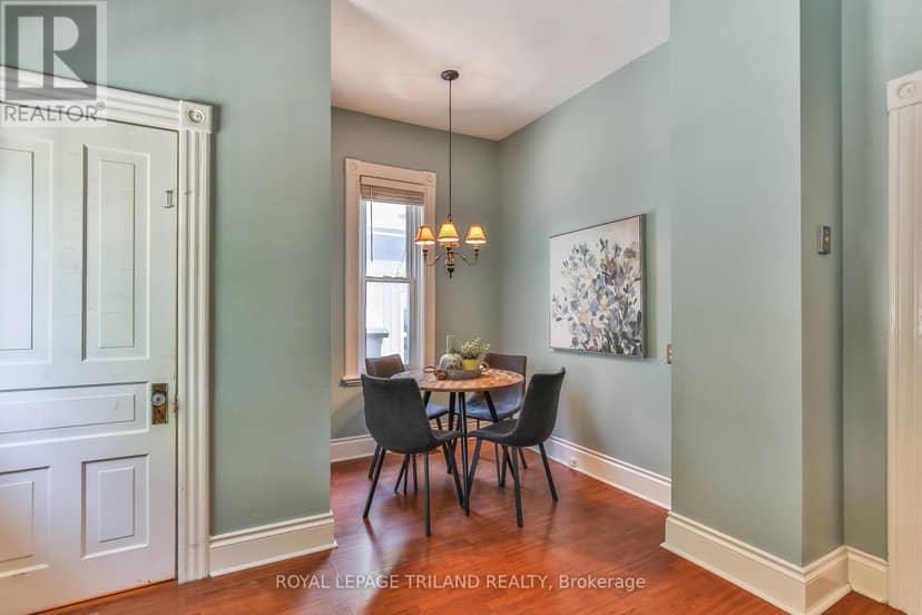 38 Byron Avenue E — photo 18 of 33