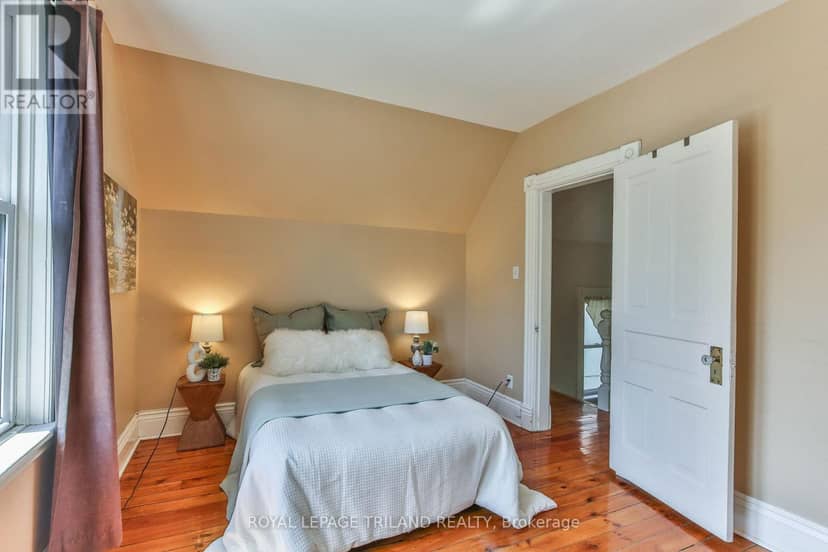 38 Byron Avenue E — photo 19 of 33