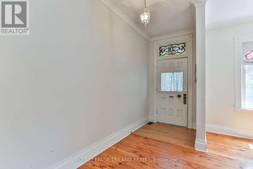 38 Byron Avenue E — photo 4 of 33