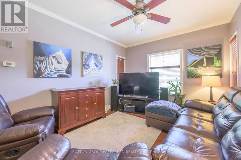 447 Woodman Avenue — photo 16 of 40