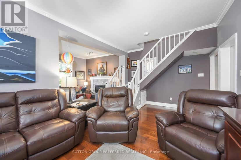 447 Woodman Avenue — photo 17 of 40