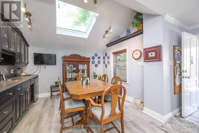 447 Woodman Avenue — photo 18 of 40
