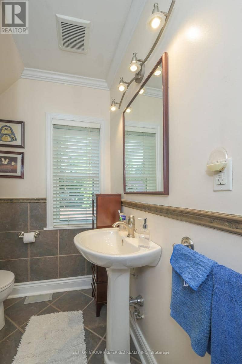 447 Woodman Avenue — photo 29 of 40