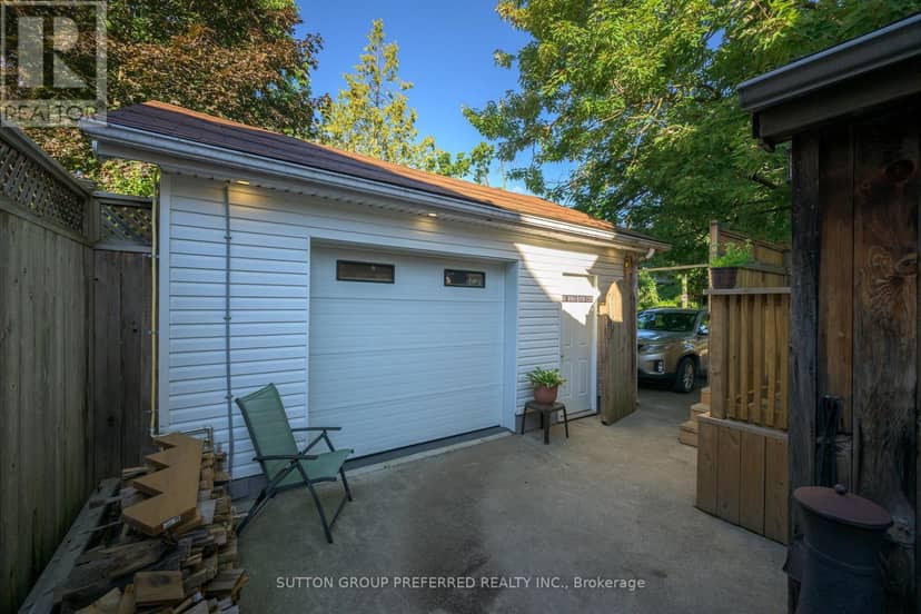 447 Woodman Avenue — photo 7 of 40