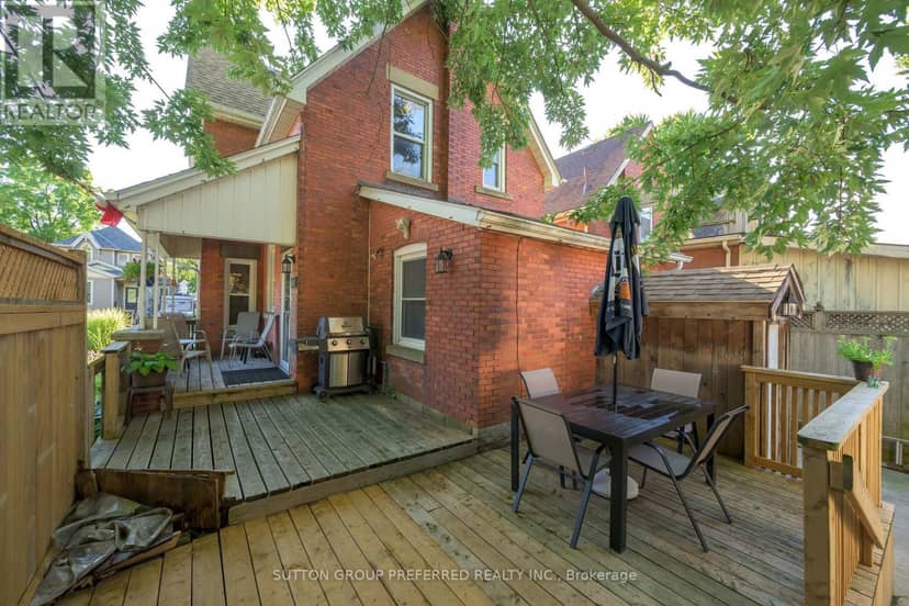 447 Woodman Avenue — photo 8 of 40