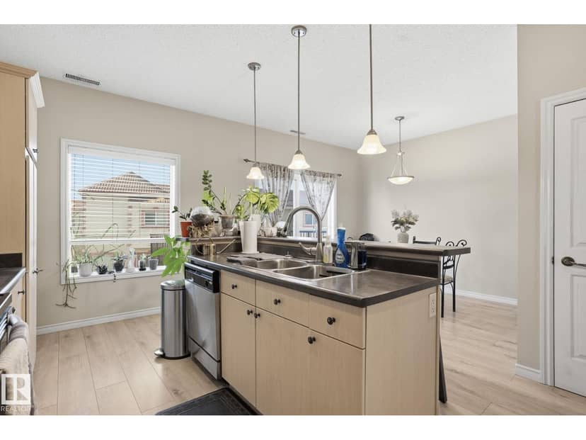 #52 13825 155 AV NW — photo 12 of 40