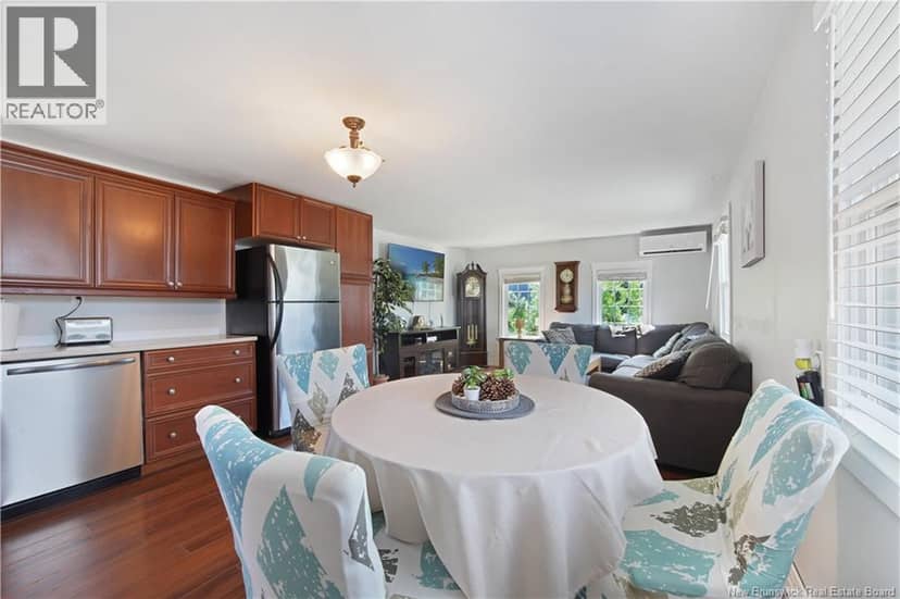 43 Darrell Avenue — photo 4 of 19
