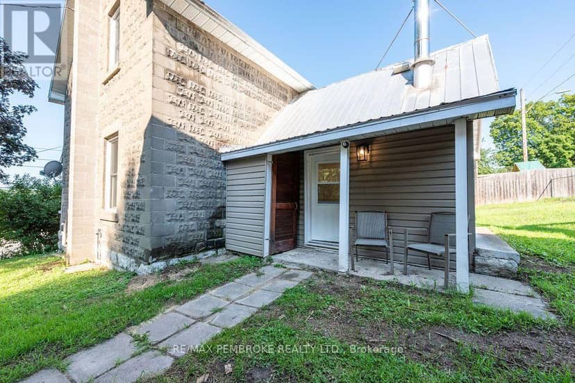 131 Bonnechere Street W — photo 28 of 40