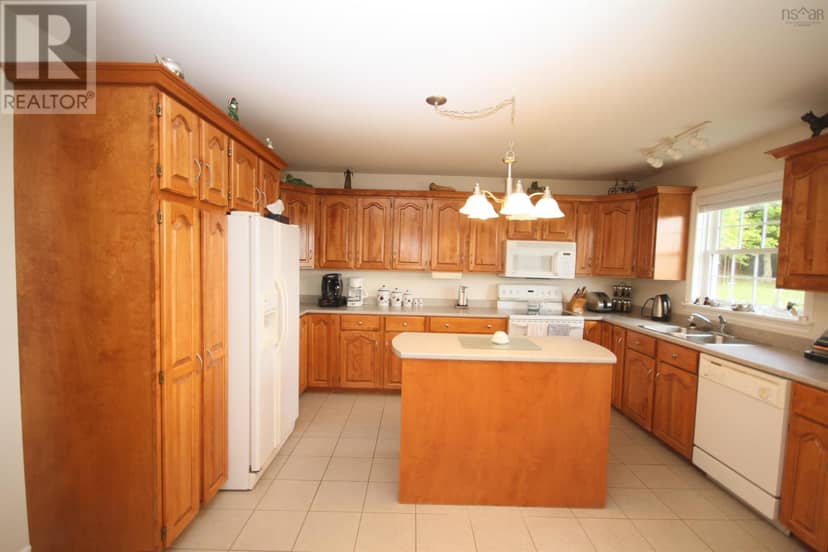 5679 Highway 105 Highway — photo 14 of 39