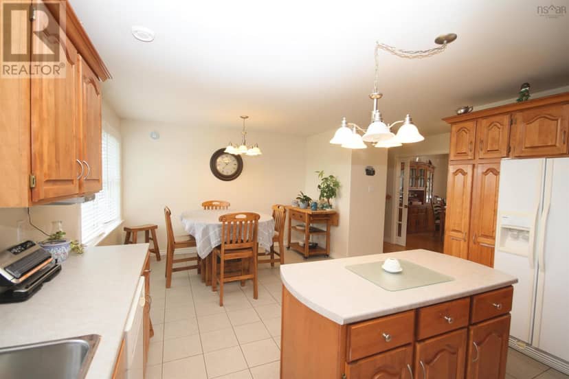 5679 Highway 105 Highway — photo 16 of 39