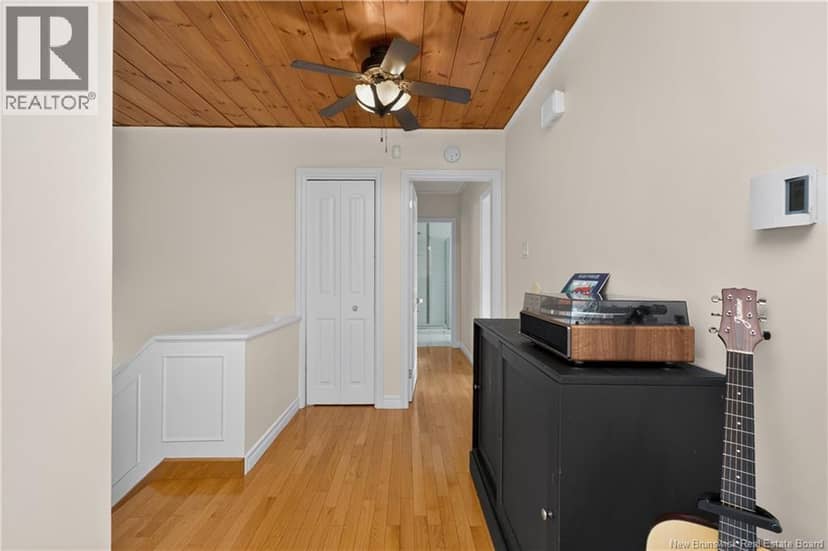 223 Edgett Avenue — photo 5 of 40