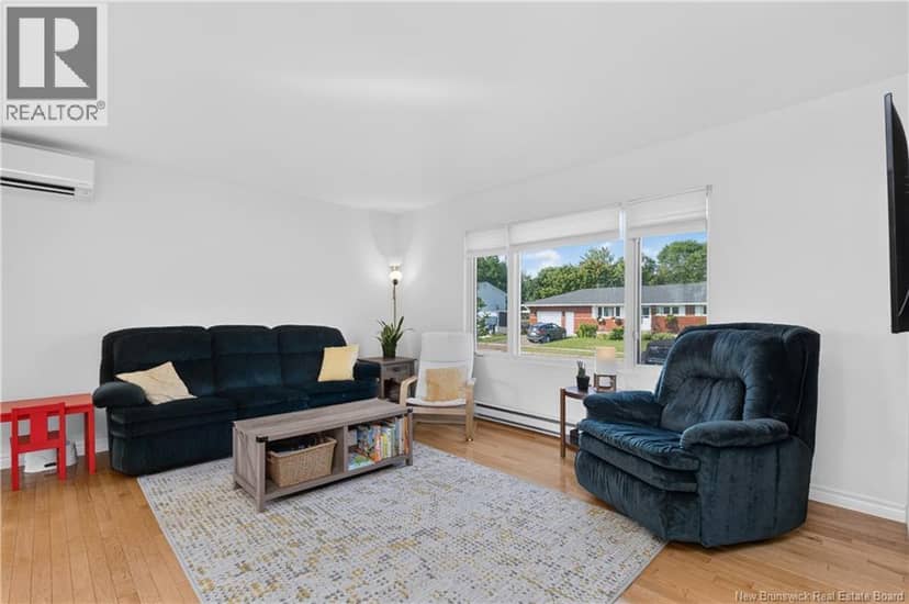 223 Edgett Avenue — photo 6 of 40