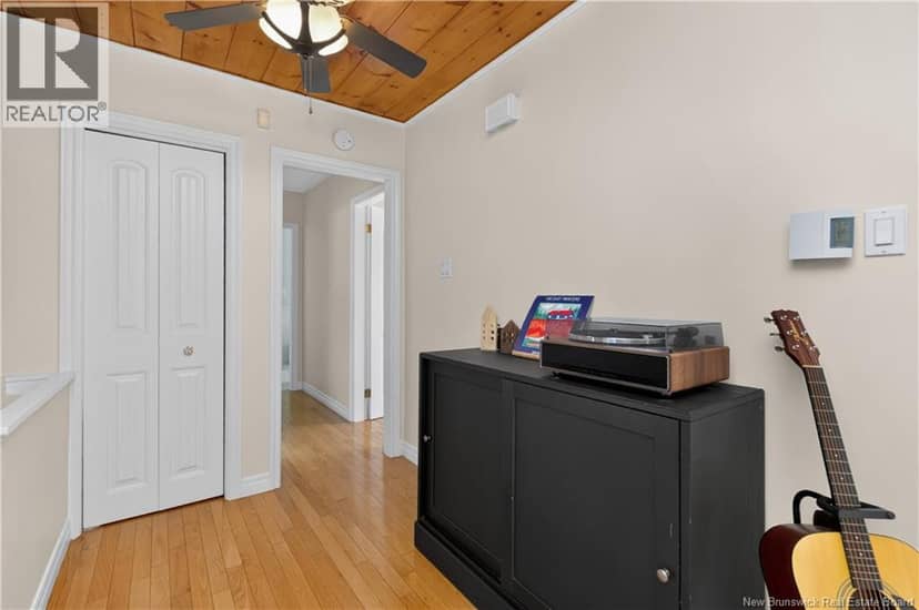 223 Edgett Avenue — photo 4 of 40