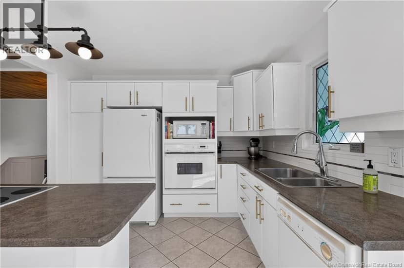 223 Edgett Avenue — photo 16 of 40
