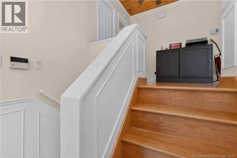 223 Edgett Avenue — photo 3 of 40