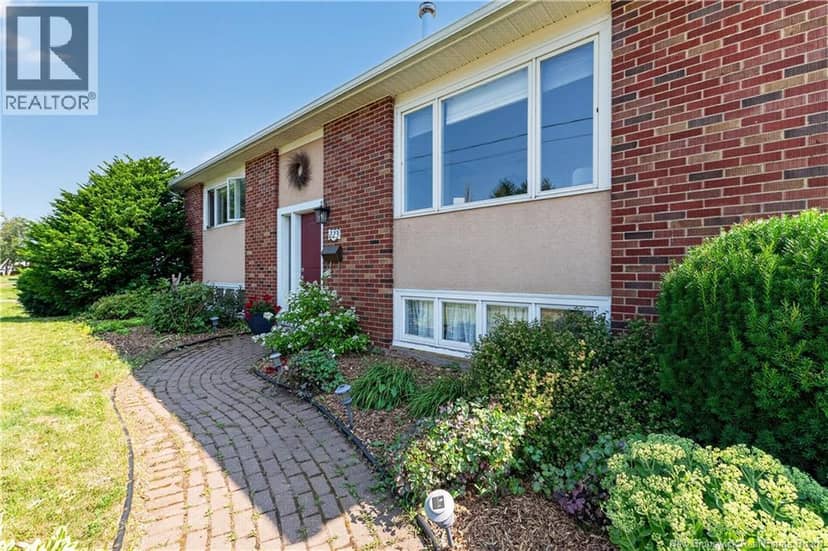 223 Edgett Avenue — photo 37 of 40