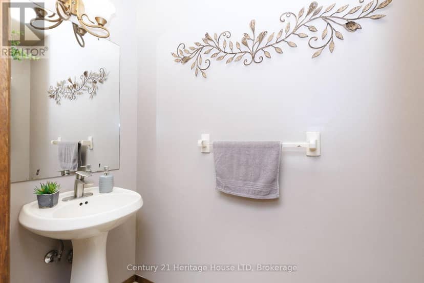 6477 Malibu Drive — photo 13 of 38